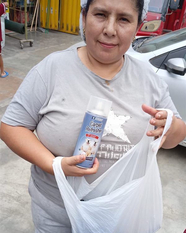 Foto de María al recibir su pedido